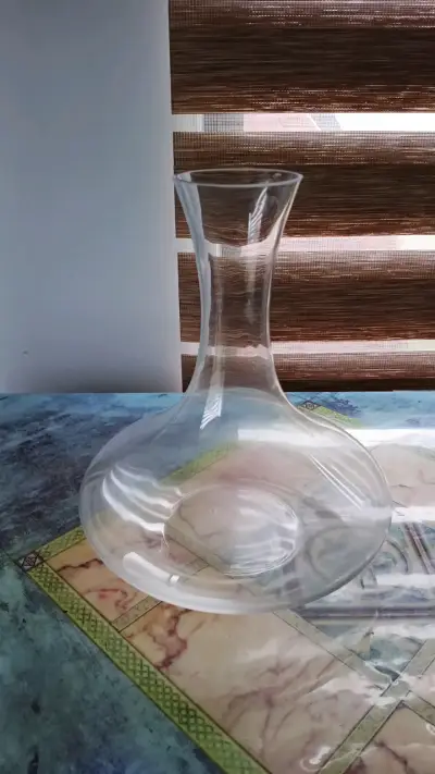 Decantador de vidrio transparente elegante - miniatura 1