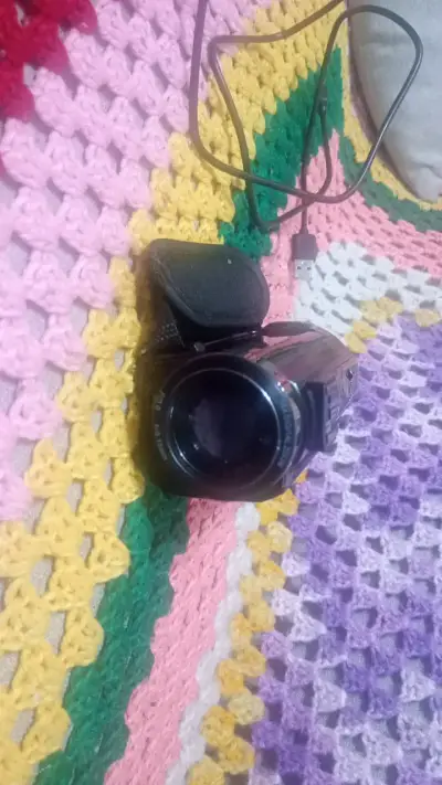 Cámara de video digital portátil con pantalla - miniatura 2