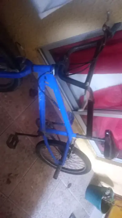 Bicicleta BMX azul para niños - miniatura 2