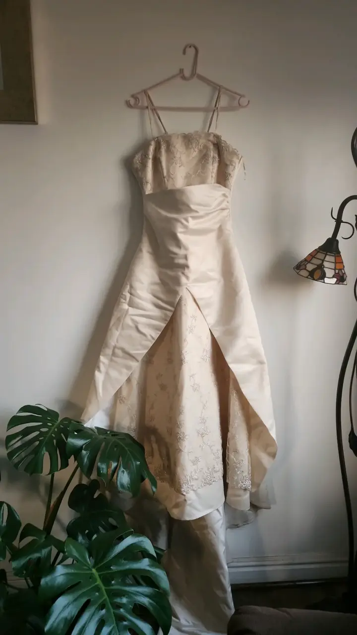 Vestido de novia marfil con encaje floral - 1