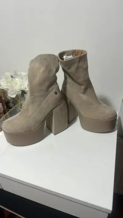 Botines de plataforma beige con cierre lateral - miniatura 2