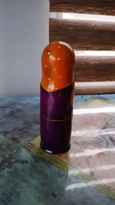 Muñeca Matrioska Rusa Pintada a Mano - miniatura 2