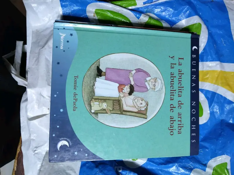 Libro infantil 'La abuelita de arriba y la abuelit