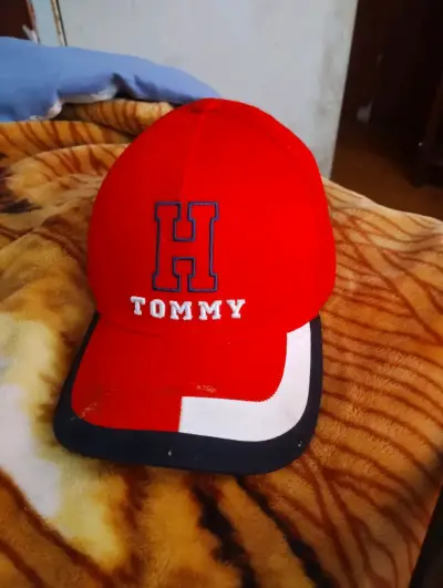 Gorra roja Tommy Hilfiger con logo - miniatura 1