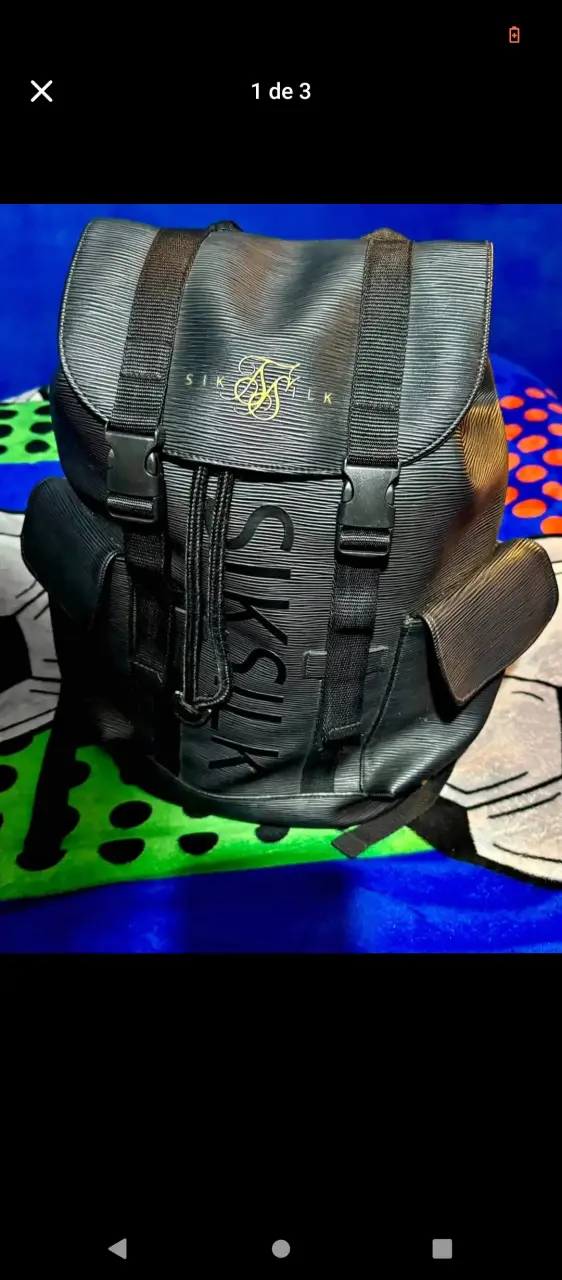 Mochila negra SikSilk con diseño moderno - 1