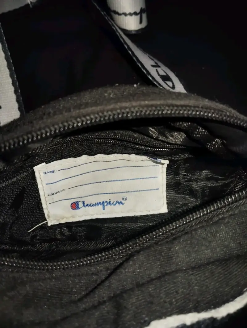 Riñonera Champion negra con logo bordado - 2