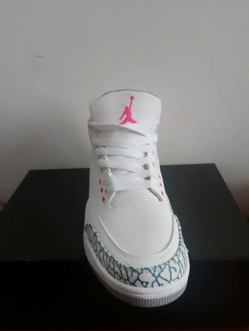 Zapatillas deportivas blancas con detalles rosados - 1