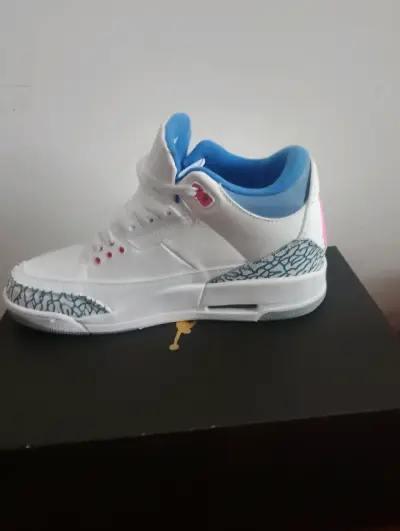 Zapatillas deportivas blancas con detalles rosados - miniatura 2