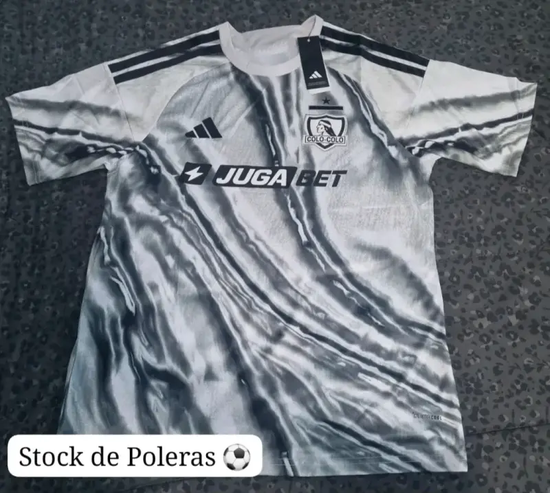 Camiseta de fútbol Colo-Colo Adidas edición especial
