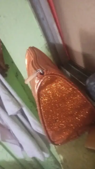 Neceser de maquillaje brillante color cobre - miniatura 2