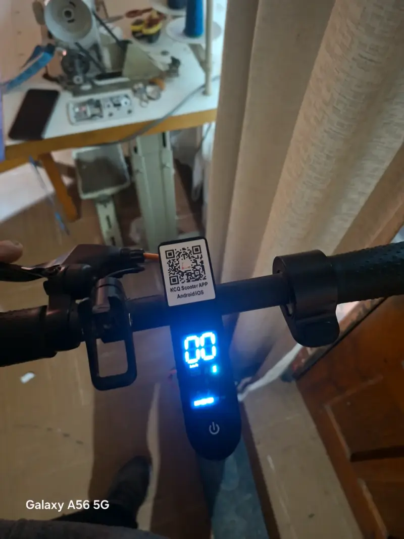 Scooter Eléctrico Plegable con Pantalla LED - 1