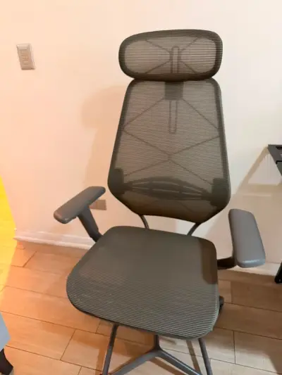 Silla ergonómica de oficina con respaldo de malla - miniatura 1