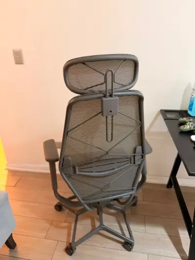 Silla ergonómica de oficina con respaldo de malla - miniatura 3