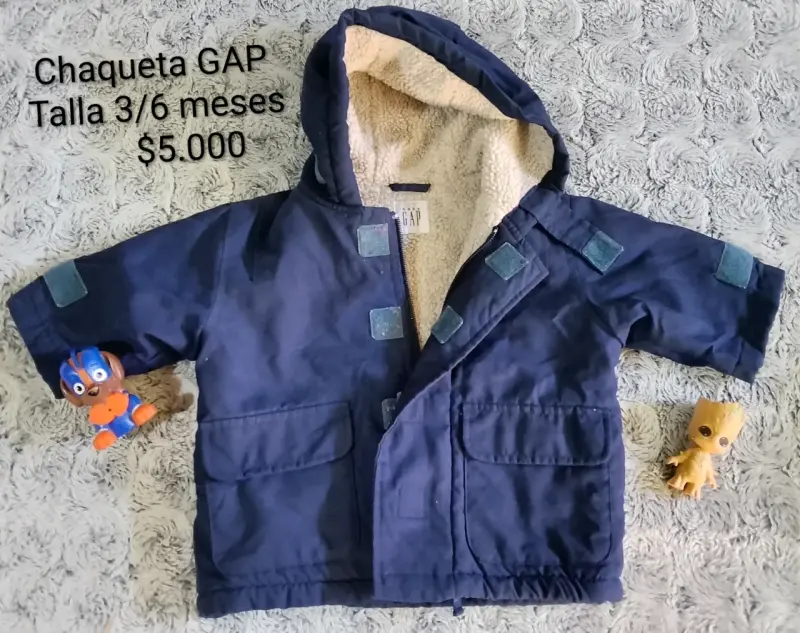 Chaqueta de bebé GAP azul con forro polar