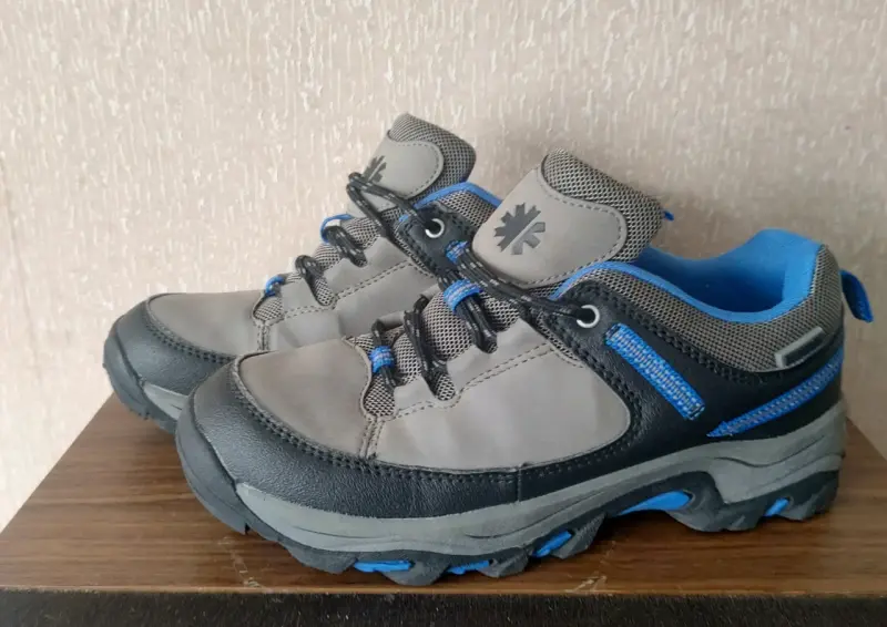 Zapatillas de trekking gris y azul para hombre