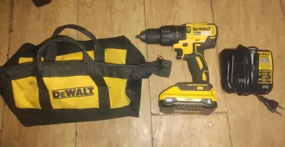 Taladro Inalámbrico DeWalt 20V con Cargador - miniatura 2