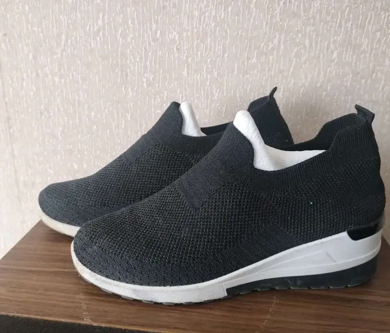 Zapatillas deportivas negras para mujer