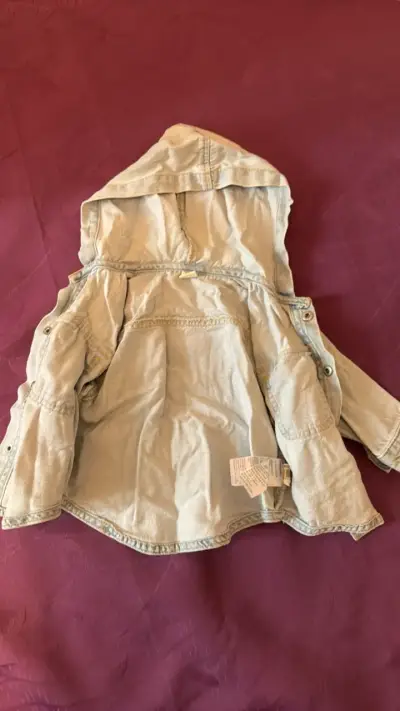 Chaqueta de mezclilla para niño con capucha - miniatura 3