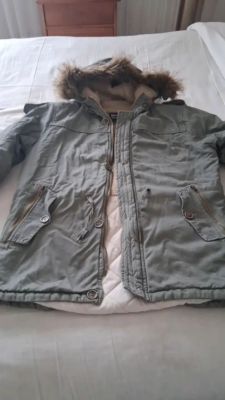 Chaqueta con chiporro, color verde pistacho.