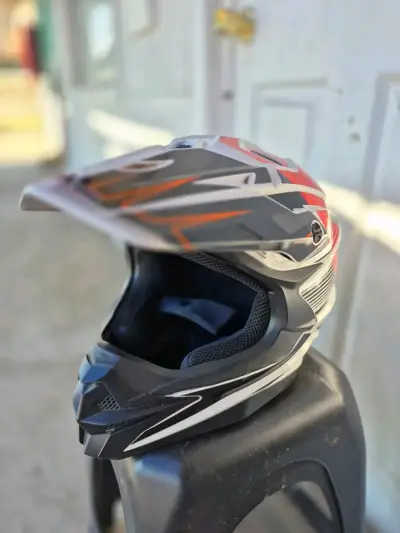 Casco de moto Enduro/Motocross usado – Buen estado - miniatura 3