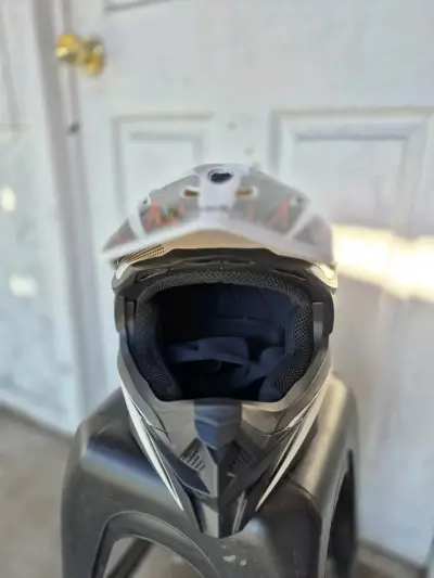 Casco de moto Enduro/Motocross usado – Buen estado - miniatura 4