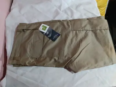 Pantalón cargo beige para hombre con tecnología Teflon - miniatura 2