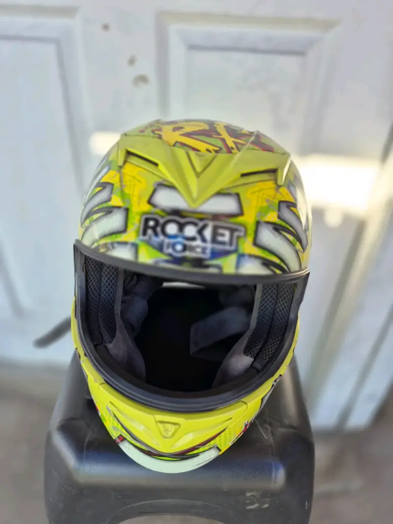 Casco de moto Rocket Force amarillo con diseño - 2