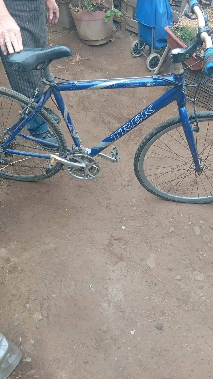 Bicicleta Trek de Ruta Azul en Buen Estado - 2