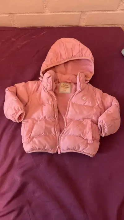 Chaqueta acolchada para bebé rosa Baby Harvest - miniatura 1