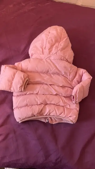 Chaqueta acolchada para bebé rosa Baby Harvest - miniatura 3