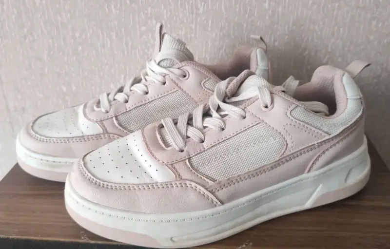 Zapatillas deportivas blancas y rosadas para mujer