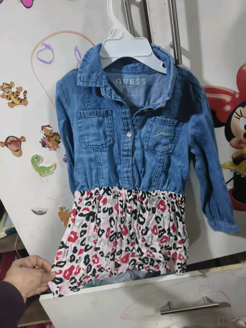 Vestido de mezclilla Guess para niñatalla 1 a 2 añ - 2
