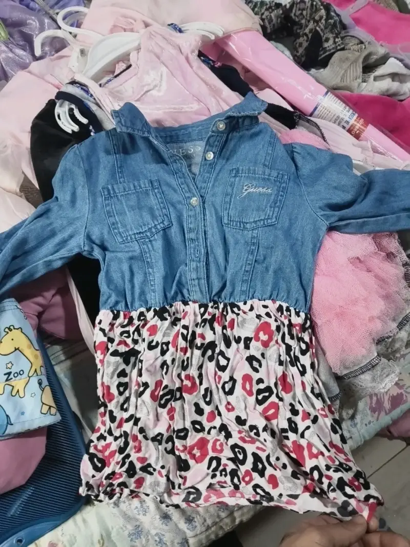 Vestido de mezclilla Guess para niñatalla 1 a 2 añ - 5