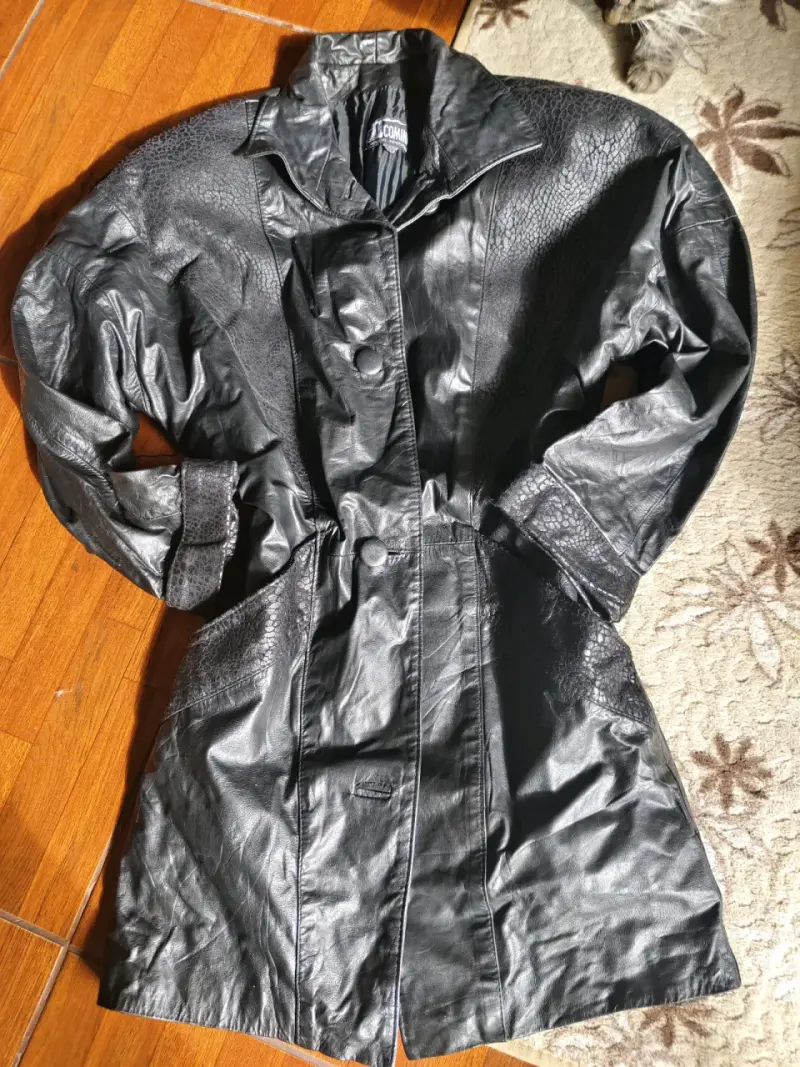 Abrigo de cuero negro para mujer con cinturón - 1