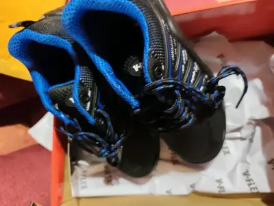 Zapatillas  de seguridad nuevas - miniatura 1