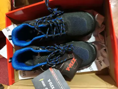 Zapatillas  de seguridad nuevas - miniatura 3