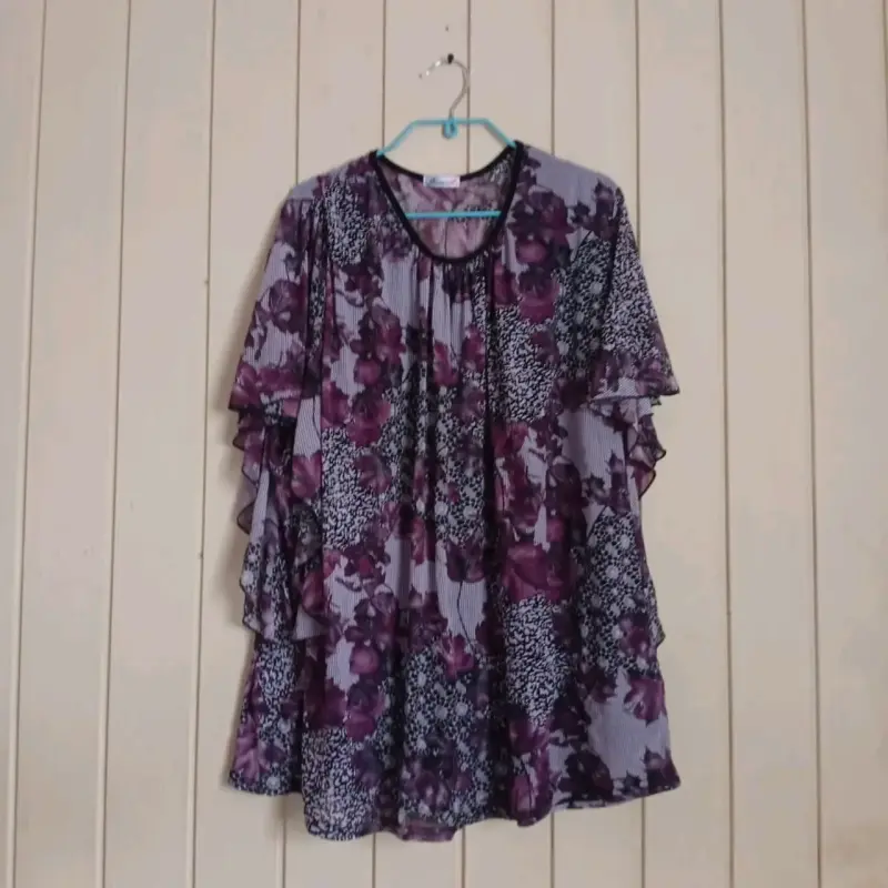Blusas! 🩷 - Blusa azul con decorativos Stefan Coco - 4