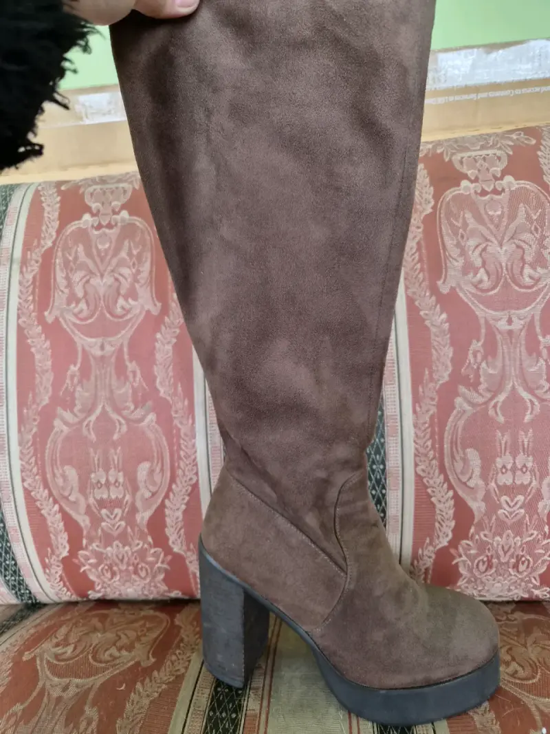 Botas altas de gamuza marrón con tacón grueso - 2