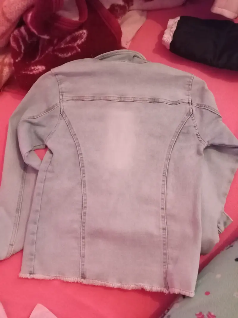 Chaqueta de mezclilla para mujer con botones rosas - 2