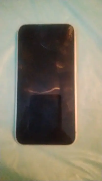 iPhone blanco 13 en buen estado - miniatura 1