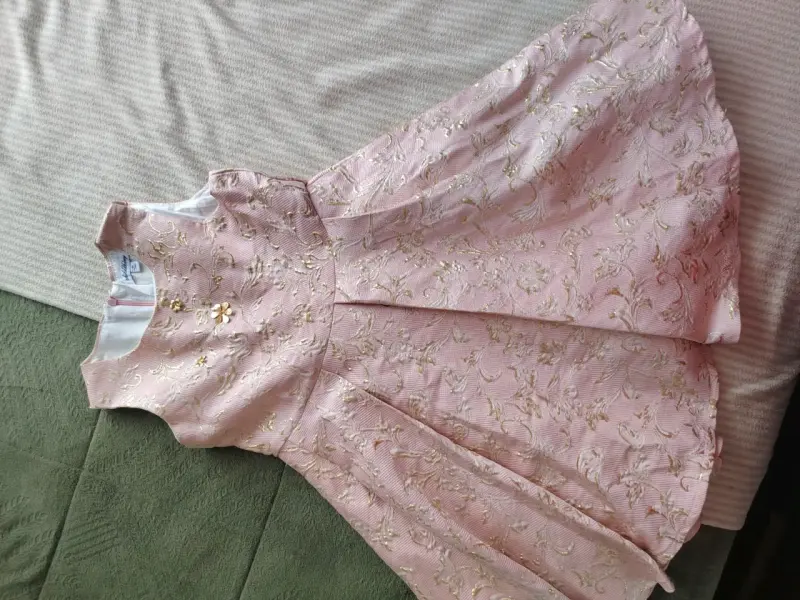 Vestido de niña rosa con bordado floral - 1