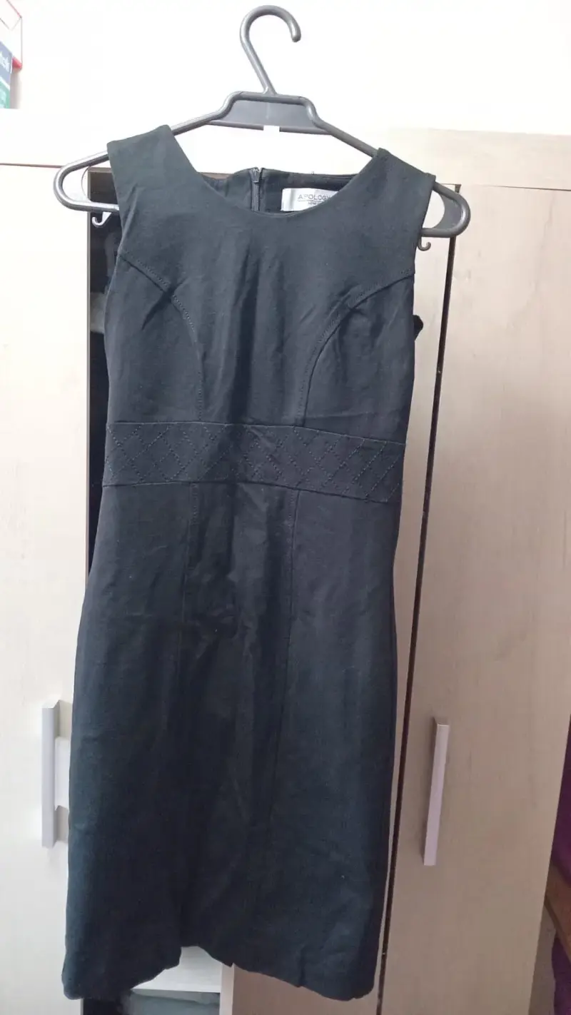Vestido negro elegante Apology