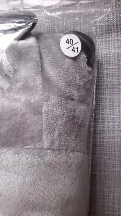 Pantuflas de felpa gris talla 40/41 - miniatura 2