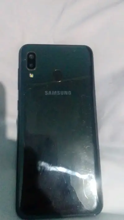 Smartphone Samsung con doble cámara trasera - miniatura 1