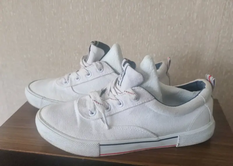 Zapatillas blancas casuales de lona