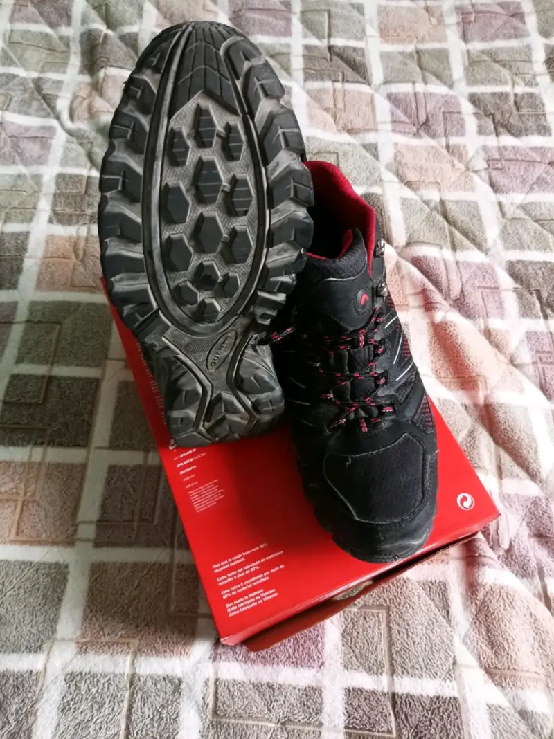 Zapatillas de trekking negras y rojas para hombre - 1