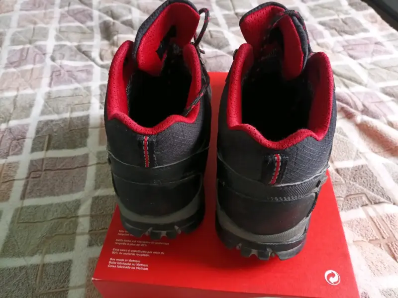 Zapatillas de trekking negras y rojas para hombre - 3