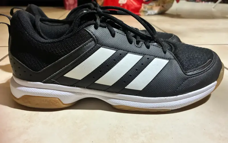 Zapatillas deportivas Adidas negras y blancas - 2