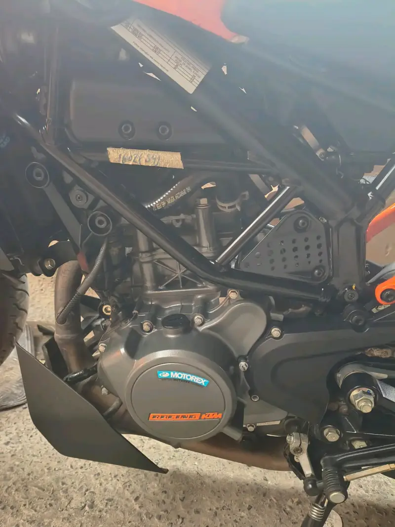 Moto deportiva KTM Duke 200 en excelente estado - 4