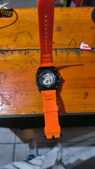Reloj automático con correa naranja - miniatura 1